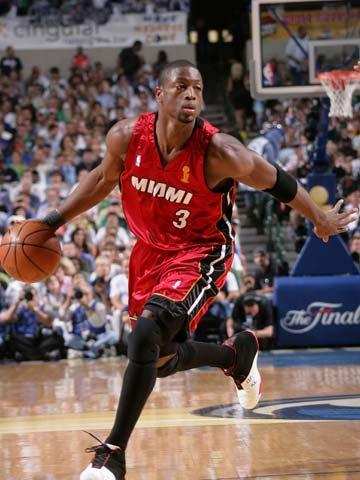 完爆克林根+碾压罗威！杨瀚森打成大腿，狂逼开拓者裁掉斯普利特（杨瀚森统治内线成球队大腿！压过克林根与罗威，开拓者或考虑裁掉斯普利特）