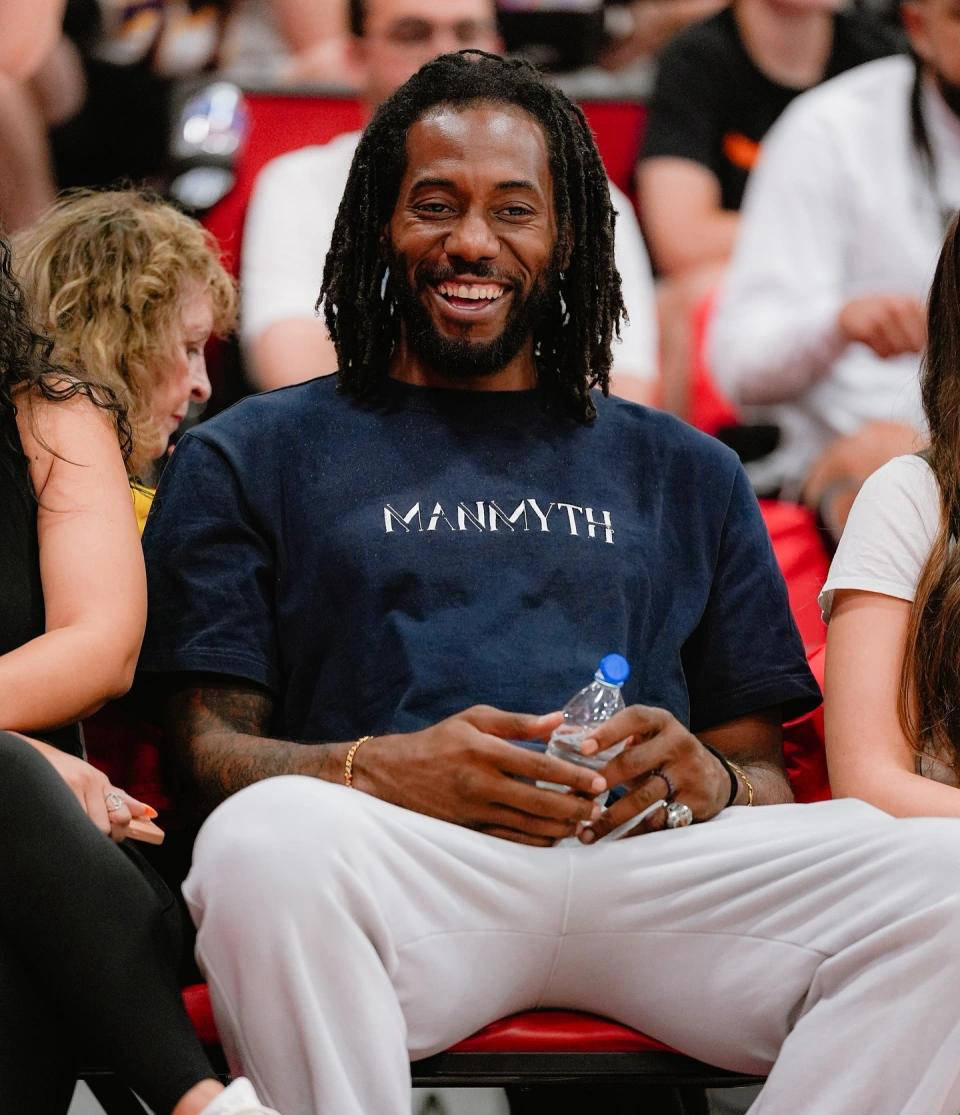 苏格兰女足队长卡思伯特与中国队比赛时头部受伤，被紧急送医（苏格兰女足队长卡思伯特在对阵中国队时头部受伤，已被紧急送医）