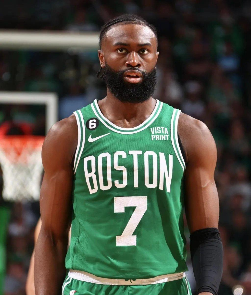 NBA：马刺惨遭连败 文班亚马表现亮眼（NBA赛场：马刺再吞连败，文班亚马大放异彩）