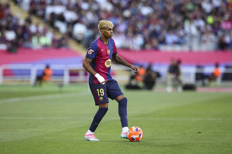 体坛：澳波助理教练正在与一家中超北方球队展开深度接触（体坛：澳波助教正与北方某中超球队深入接洽）