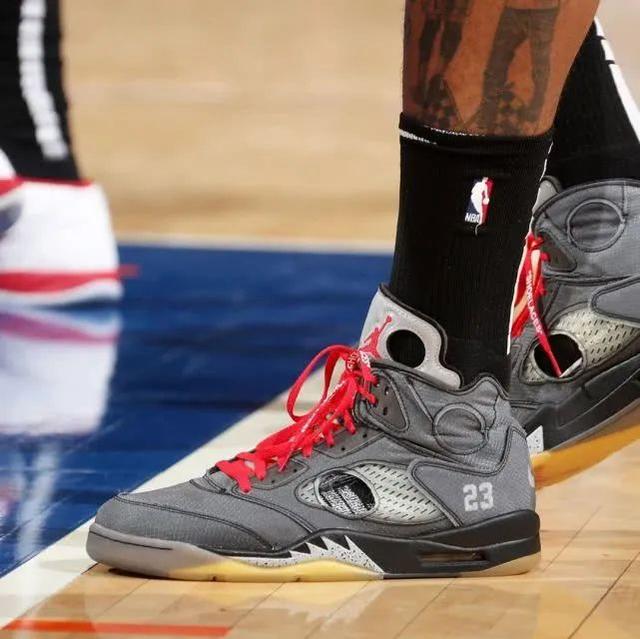 埃贝尔：穆西亚拉复出要等到1月；和格纳布里续约谈判很顺利（埃贝尔：穆西亚拉预计一月归队，格纳布里续约进展顺利）