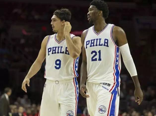 邮报：梅努希望冬窗离开曼联，有12家俱乐部对他感兴趣（邮报：梅努意欲今冬离开曼联，12家球队有意引进）