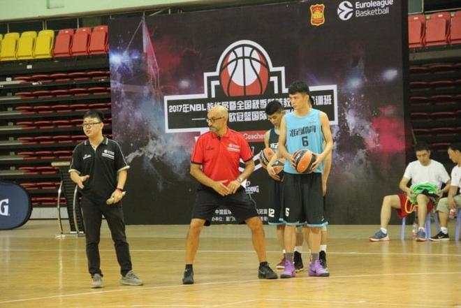 阿隆索：维尼修斯的事到此为止；明天的点球手是姆巴佩（阿隆索：维尼修斯话题就此打住，明日主罚点球者为姆巴佩）