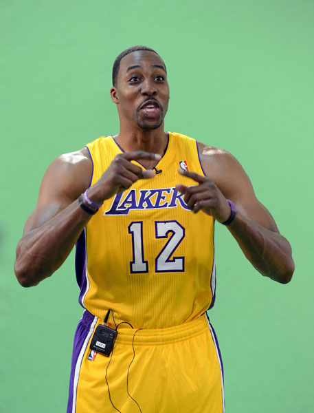 真是好球员！阿努诺比面断哈克斯 反击一条龙双手挂筐暴扣！（太强了！阿努诺比当面抢断哈克斯，反击一条龙双手挂筐炸扣！）