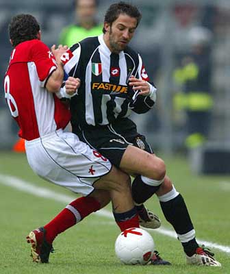 约克：我认为枪手将重蹈覆辙再次争冠失败，曼城具备逆袭能力（约克：看好曼城逆袭，阿森纳恐再度冲冠折戟）