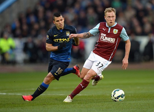 罕见！阿根廷球员骂梅西：没想到你是德保罗的跟屁虫（罕见一幕：阿根廷球员怒怼梅西，称其成了德保罗的跟班）