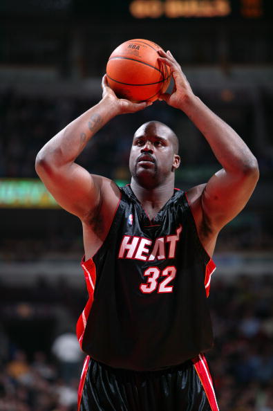 广东男篮在俱乐部杯赛中以90-70战胜广州男篮，小将王洪泽表现突出，阵容实力强劲。（俱乐部杯赛：广东男篮90-70击败广州，王洪泽高光，阵容实力尽显）