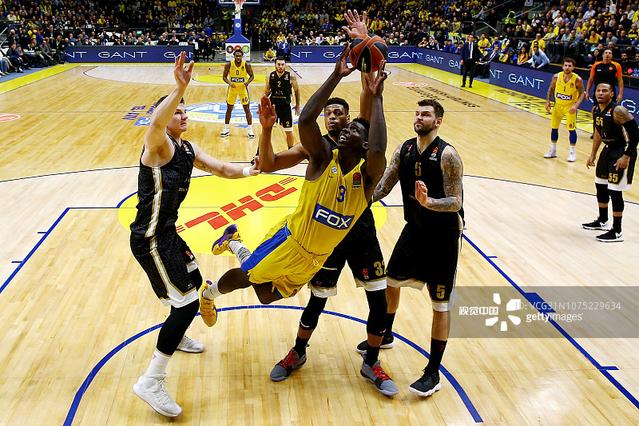 篮球勇士主帅调整防守策略效果明显（勇士主帅调整防守策略成效显著）