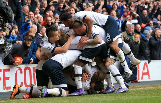这就是改变联盟格局的男人 文班亚马本赛季名场面（改写联盟格局的男人：文班亚马本季高光瞬间）