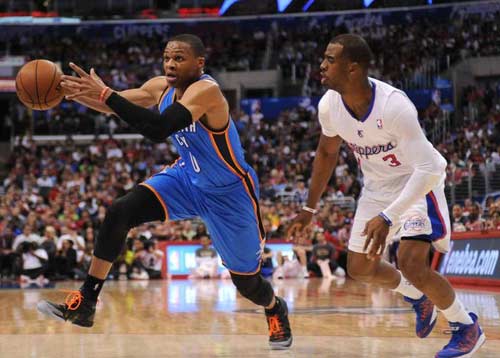 足球中超球队前锋脚踝受伤，赛季恐报销（中超球队锋线大将脚踝受伤，赛季或提前报销）