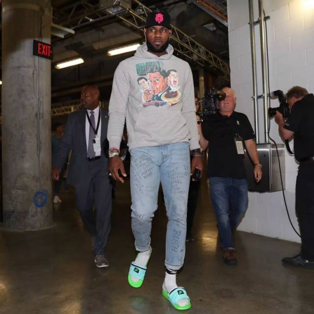 沙特联半场：两队破门乏术，新未来城体育0-0纳杰马体育（沙特联半场战报：新未来城体育与纳杰马体育互交白卷，比分0-0）