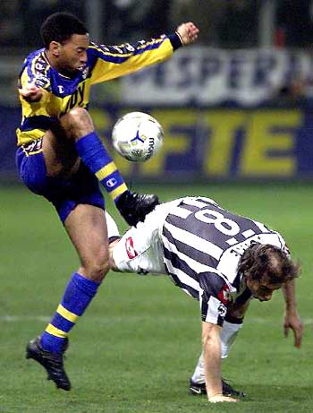 马刺主帅：NBA杯决赛文班是否首发待定，以球队利益为重（马刺主帅：NBA杯决赛文班首发未定，球队利益优先）