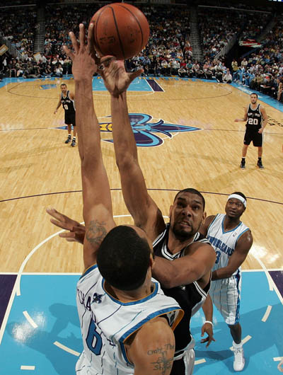 延续状态！基昂特·乔治三分7中4轰29分10助（状态正佳！基昂特·乔治三分7投4中砍下29分10助攻）